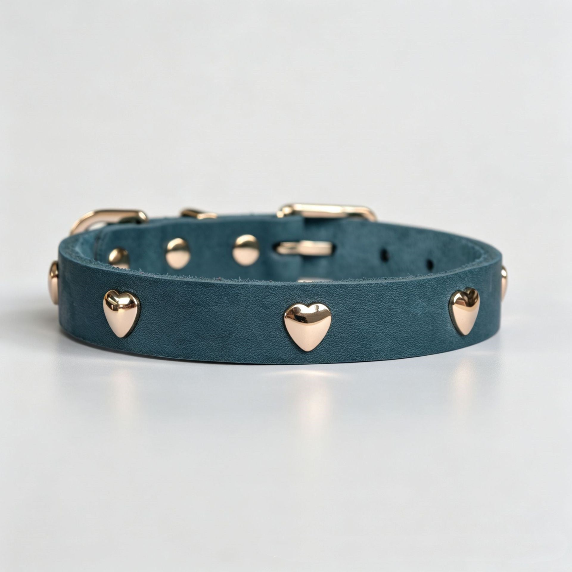 Genuine Full-Grain Leather Dog Collar Gold Heart Rivets Decor adjustable Pet Collar heavy duty no pull dog walking collar
